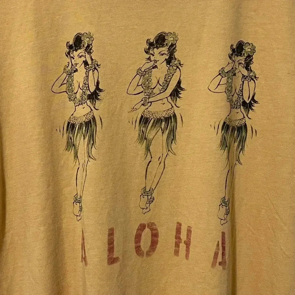 Lucky Brand Aloha Pinup Yellow Tee - Picture 4 of 8